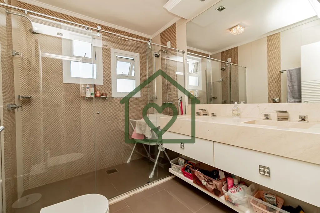 Imagem Casa em condomínio fechado, mobiliada, com 4 dormitórios e 4 vagas de garagem. 

Casa com 198m² e...
