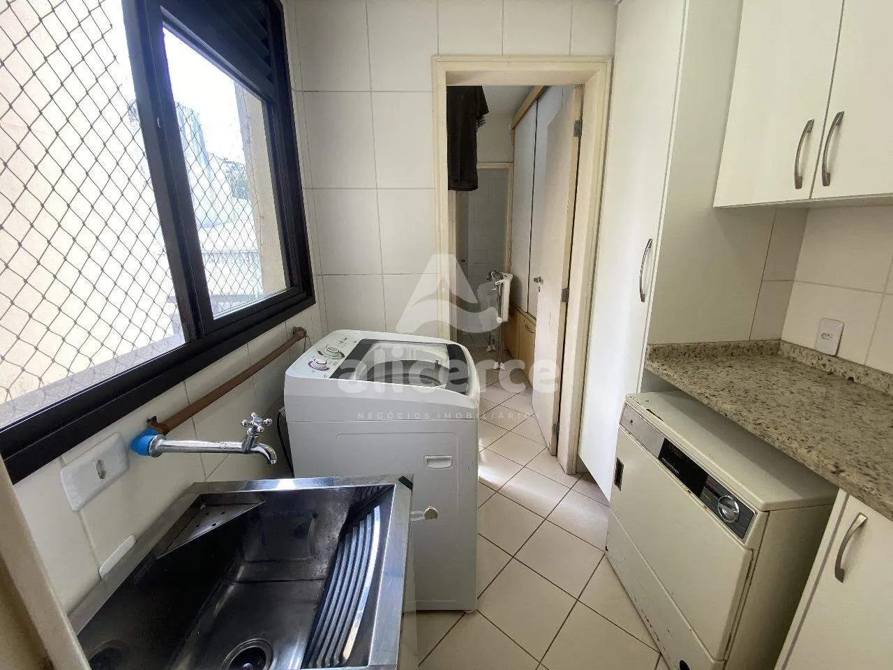 Imagem Apartamento à venda com 3 quartos 1 suíte, 107,71m² em Centro Florianópolis