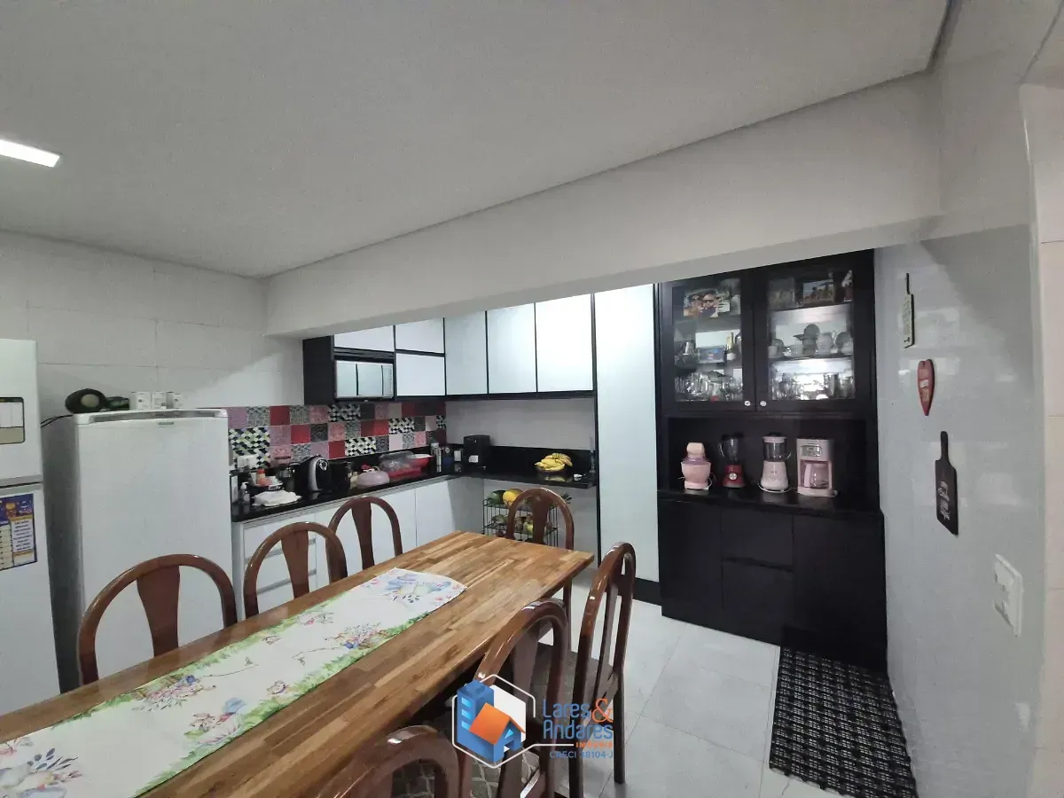 Imagem Sobrado para venda em Vila Tolstoi com 2 quartos, sendo 1 suíte, 180m²