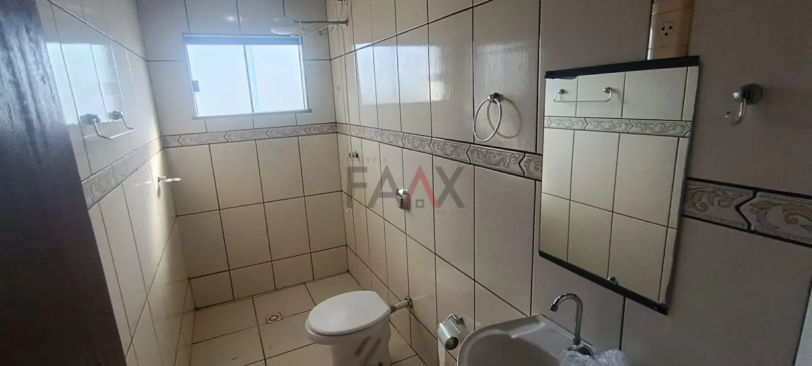 Imagem Sobrado com 4 Quartos e Suíte para Alugar no São Cristóvão
