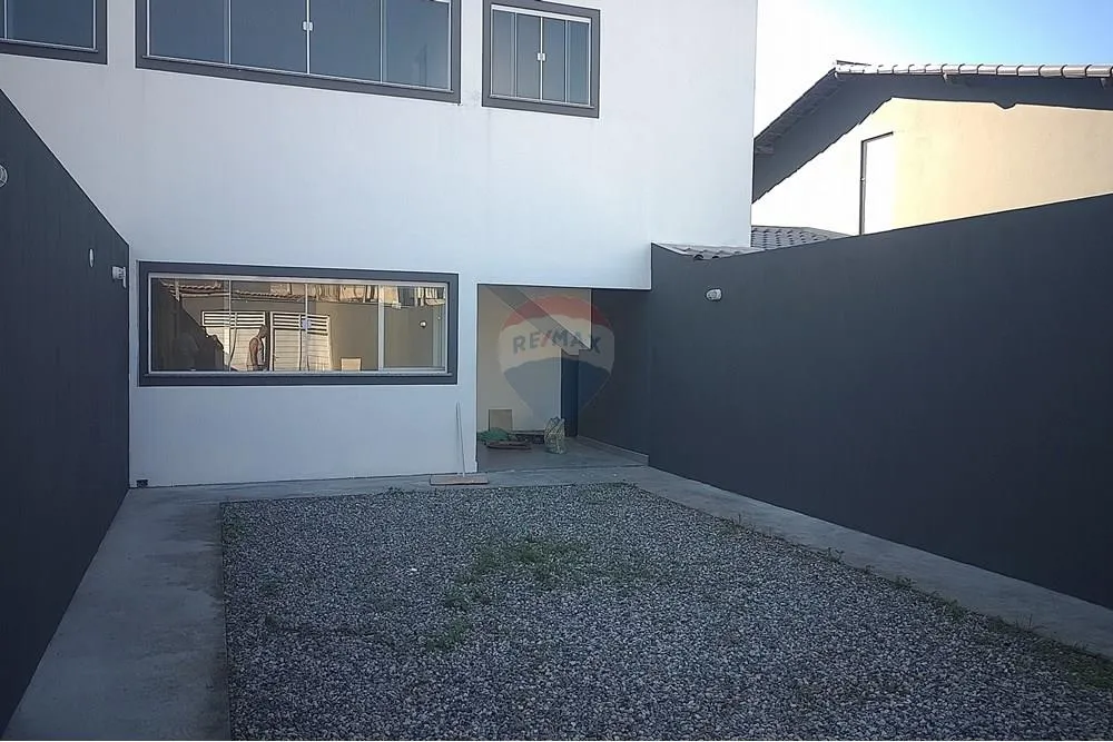 Foto do imóvel Casa com 3 quartos para alugar em Pedra de Guaratiba