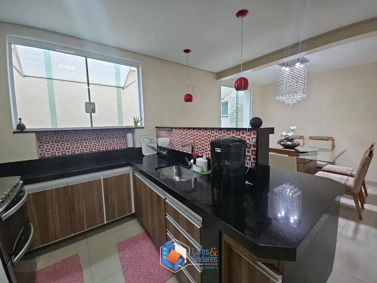 Imagem Sobrado para venda em Vila Ivone com 3 quartos, sendo 1 suíte, 178m²