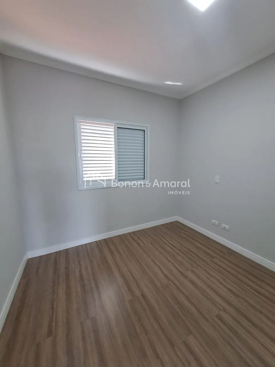 Imagem Cobertura à venda com 4 dormitórios, 2 suítes, e 2 vagas de garagem, 217 m² no Taquaral
