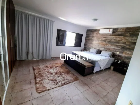 Imagem Sobrado com 4 dormitórios à venda, 420 m² por R$ 1.390.000,00 - Setor Jaó - Goiânia/GO