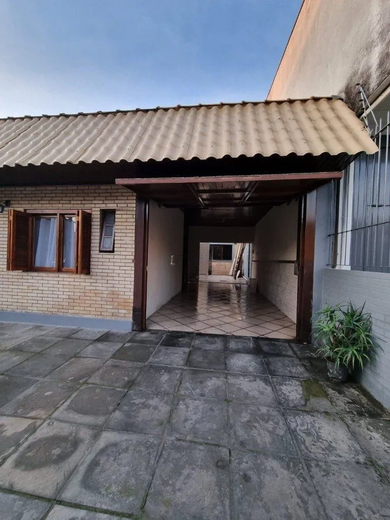 Imagem Casa com 3 dormitórios no bairro Sarandi
