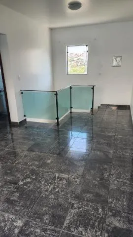 Imagem LOCAÇÃO DE SOBRADO NO CONDOMÍNIO ARUJÁ V, EM ARUJÁ/SP, 300m² com 3 quartos, suíte. CONSULTE-NOS.