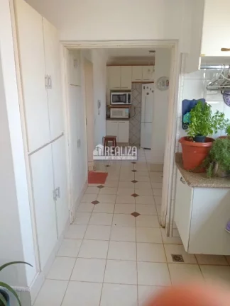 Imagem Apartamento com 3 Dormitórios e Móveis Planejados no Condomínio Edificio Rossana, em Uberaba