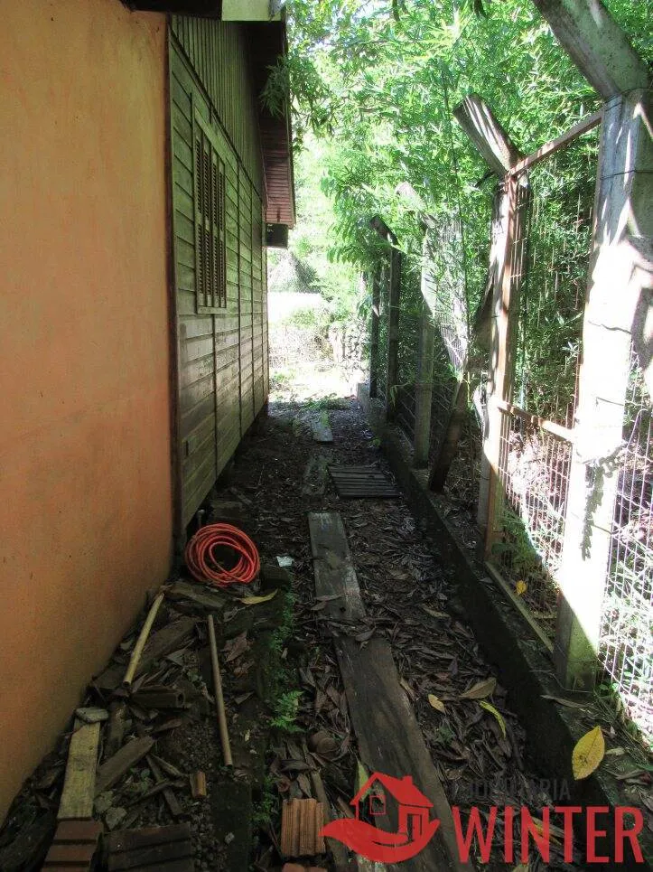 Imagem Casa de madeira com 2 dormitórios no bairro Picão