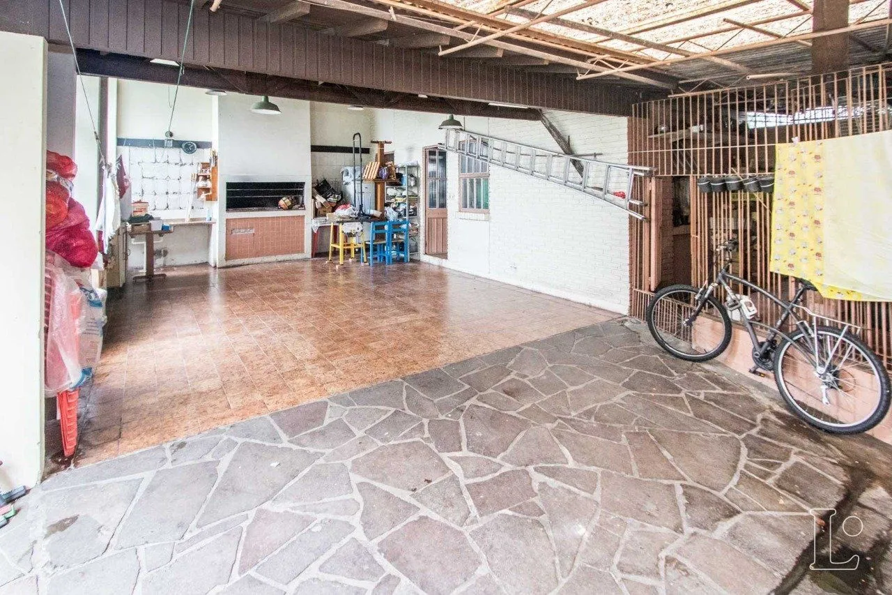 Imagem Casa para Venda - 485m², 4 dormitórios, sendo 1 suites, 3 vagas - Cristal
