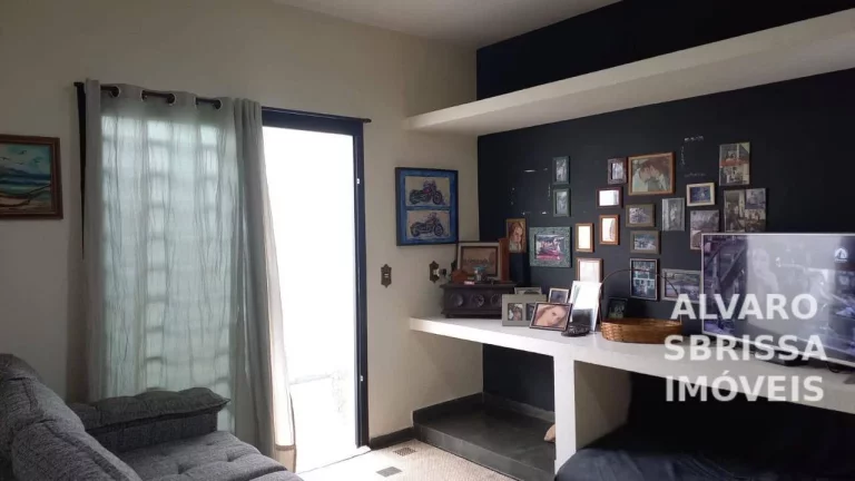 Imagem Casa Espaçosa com 3 Quartos, Suíte, Churrasqueira e Garagem para 4 Carros – Conforto e Praticidade para Sua Família!