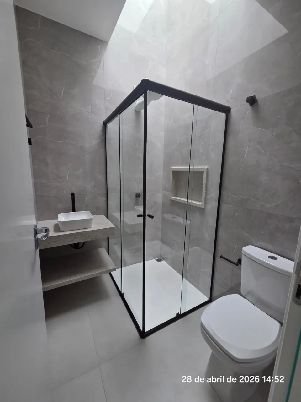 Imagem Casa de esquina em construção, com projeto moderno e excelente padrão de acabamento.
São 3 dormi...