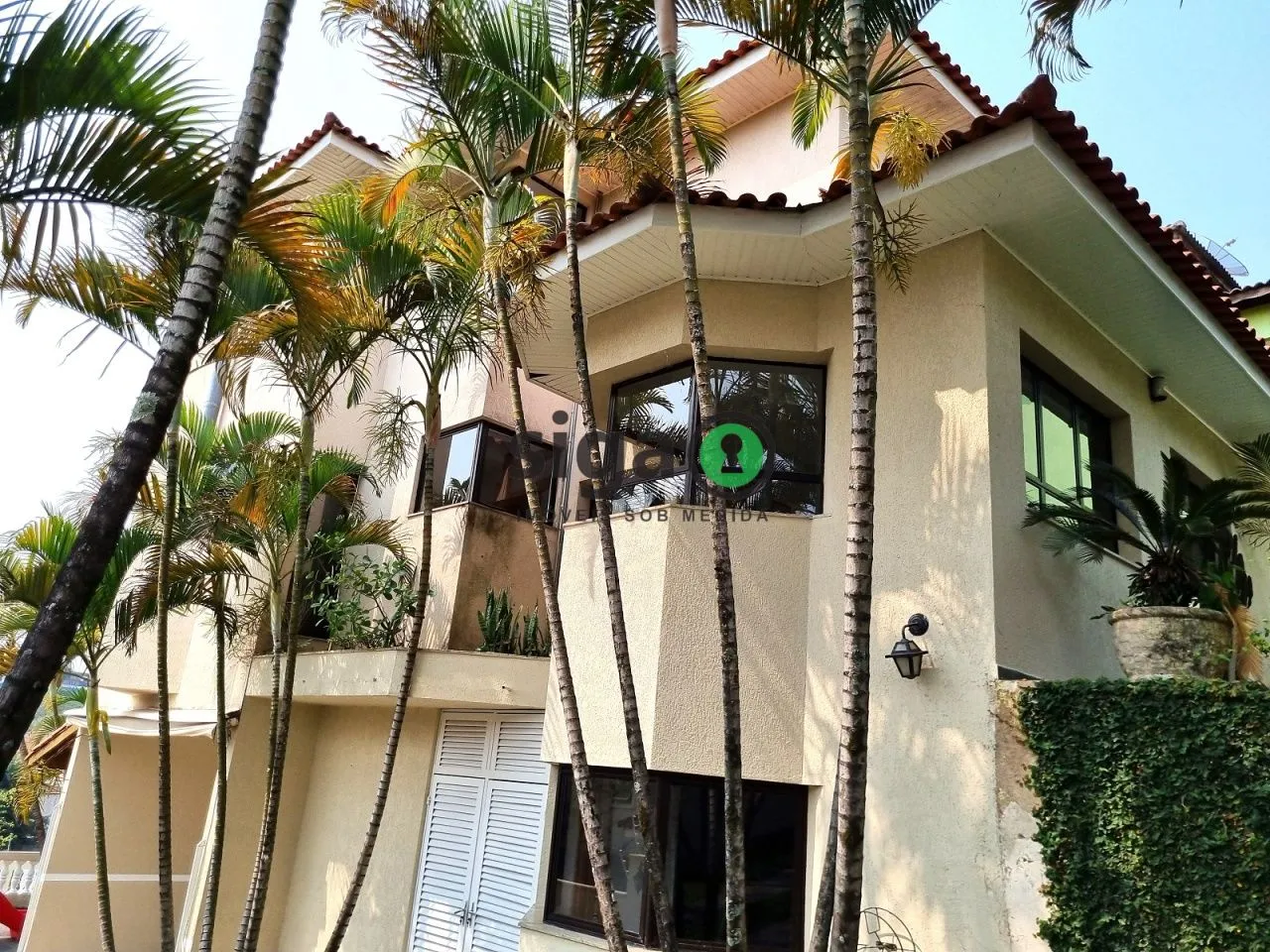 Imagem Casa a venda na Granja Viana com 4 dormitórios