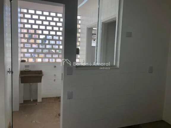Imagem Oportunidade no Edifício Cristina, no Centro de Campinas. Este amplo apartamento totalmente reforma...