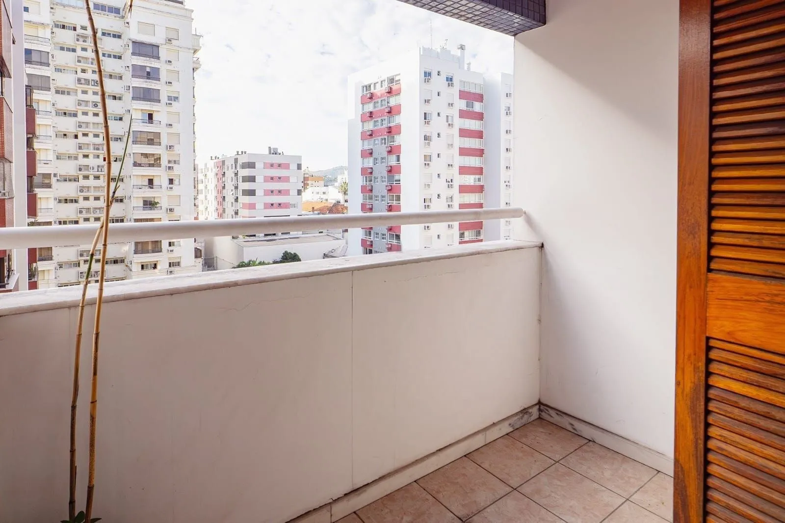 Imagem Aparatamento com 3 dormitórios, no bairro Menino Deus, Porto Alegre