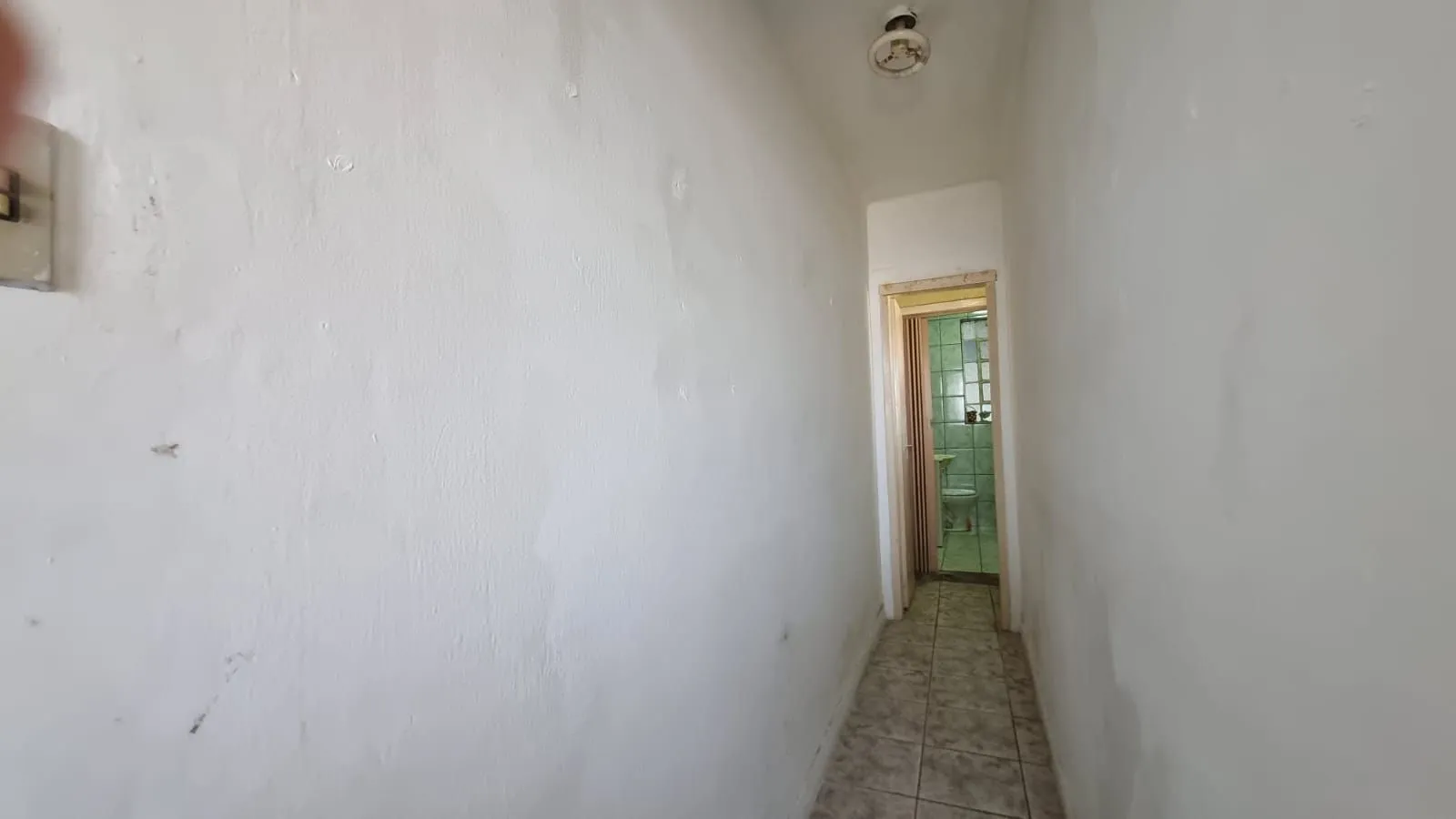 Imagem Casa Residencial de 2 pisos com 3 dormitórios , 2 banheiros + 1anexo com 2 aptos JKs , construído nos fundos do terreno no bairro Cidade Baixa/Azenha em Porto Alegre/RS.