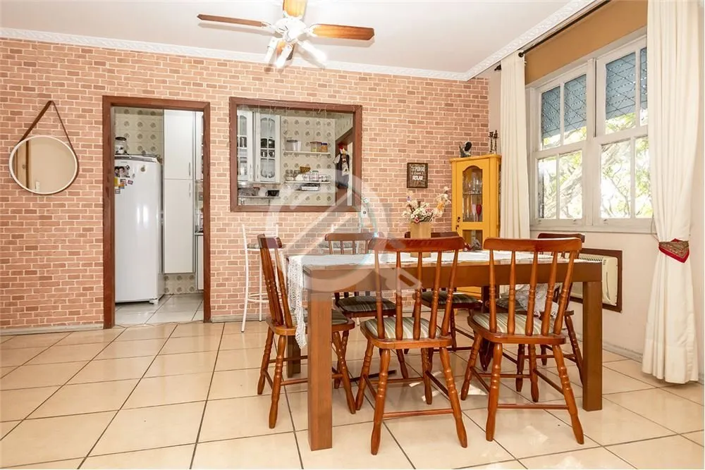 Este apartamento é uma excelente opção para quem busca um imóvel bem localizado e com boa infrae...