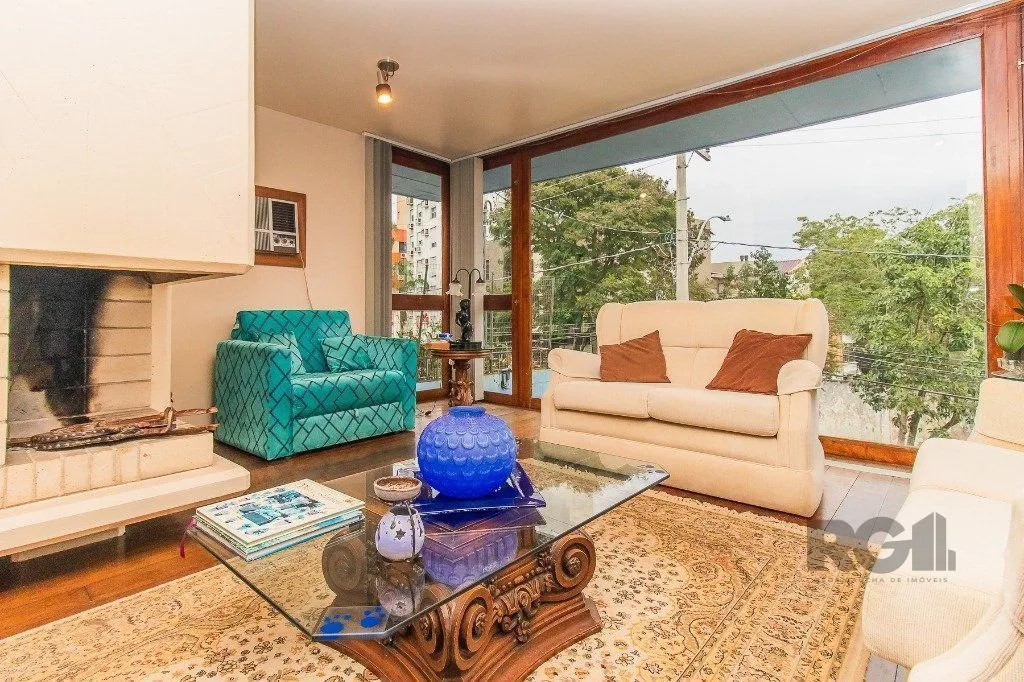 Imagem Casa para Venda - 400m², 3 dormitórios, sendo 1 suites, 4 vagas - Menino Deus