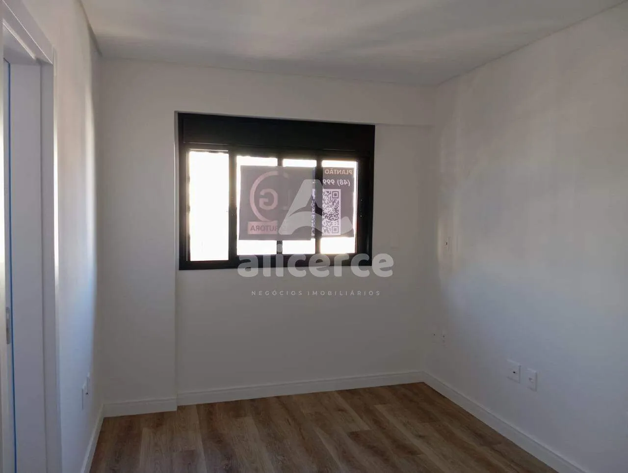 Imagem Apartamento à venda no bairro Floresta com 4 dormitórios com 01 suíte master.