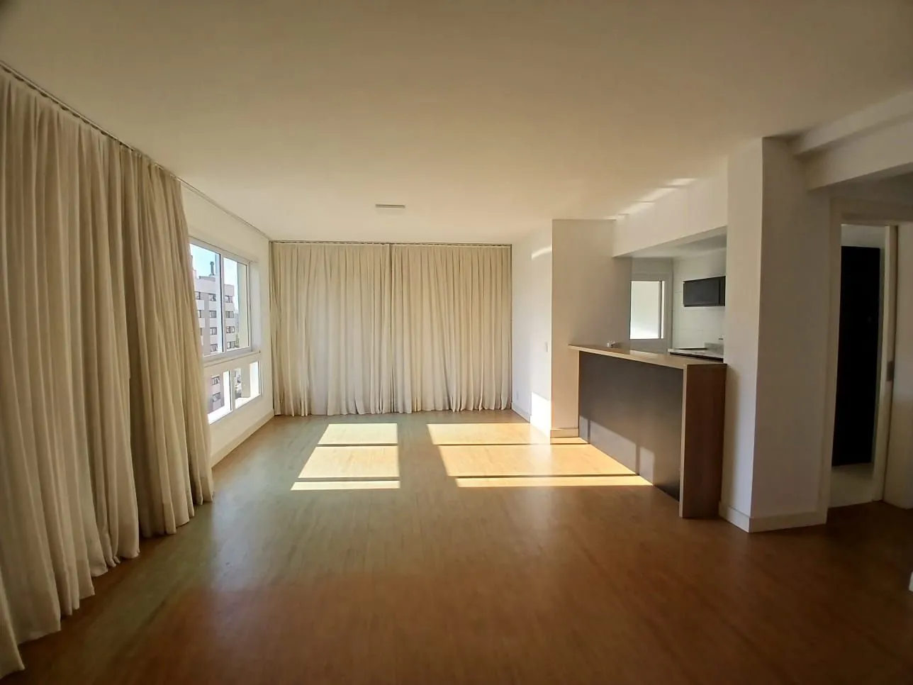 Imagem Apartamento com 3 dormitorios e suite no Menino Deus, Porto Alegre/RS