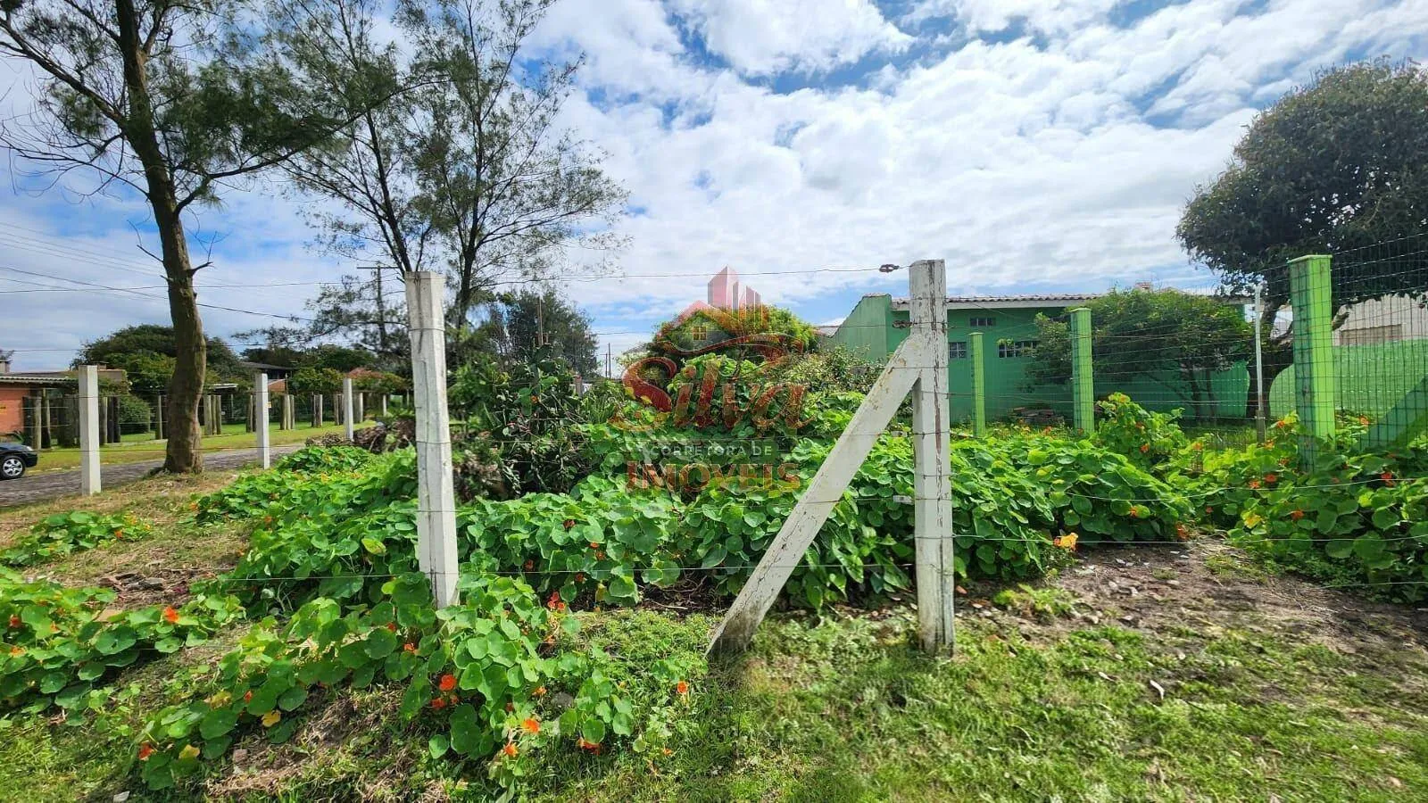 Imagem T656 | Terreno de esquina 325m² à venda a 150m do mar no Mariluz