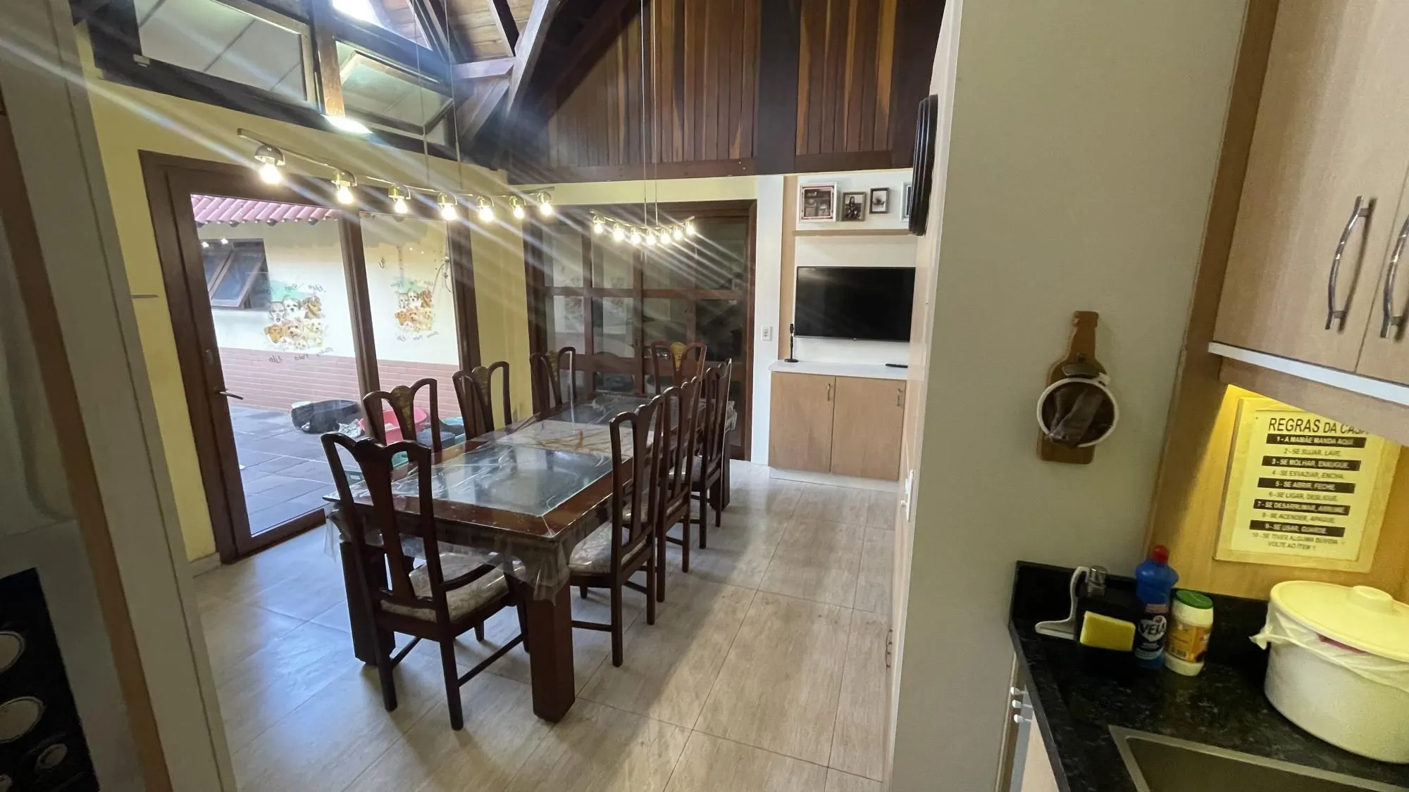Imagem Casa térrea com 2 suítes com amplo pátio,