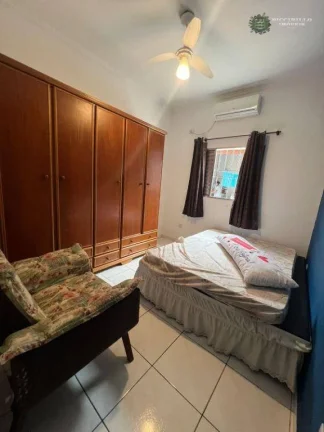 Imagem Casa com 5 dormitórios à venda, 200 m² por R$ 960.000,00 - Tupi - Praia Grande/SP