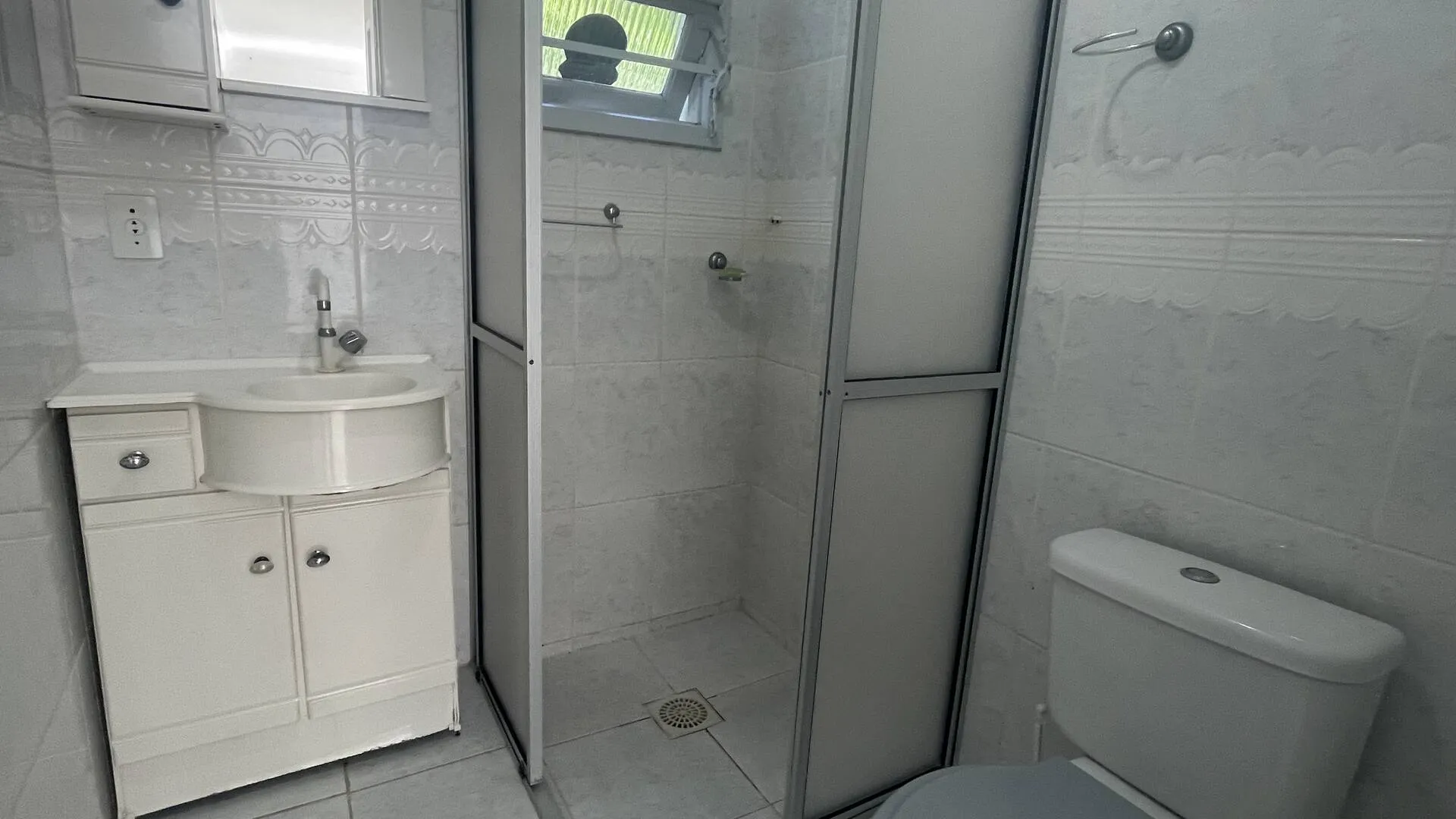 Imagem Apartamento Térreo à Venda com 3 Dormitórios em Canasvieiras - Florianópoli