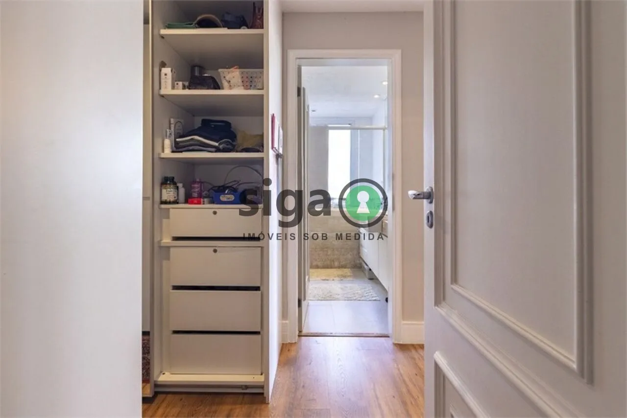Imagem Apartamento de Alto Padrão com 4 Suítes e 5 Vagas em Moema.