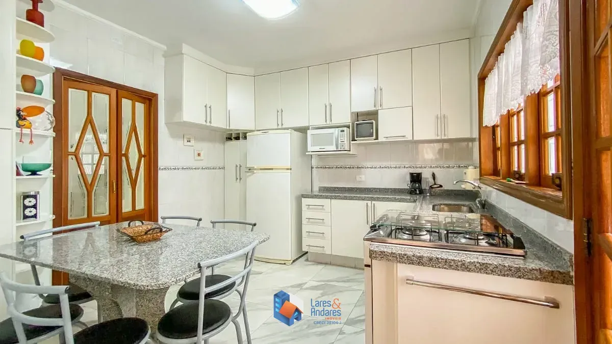 Imagem Casa para venda em Cambuci com 5 quartos, sendo 3 suítes, 275m²