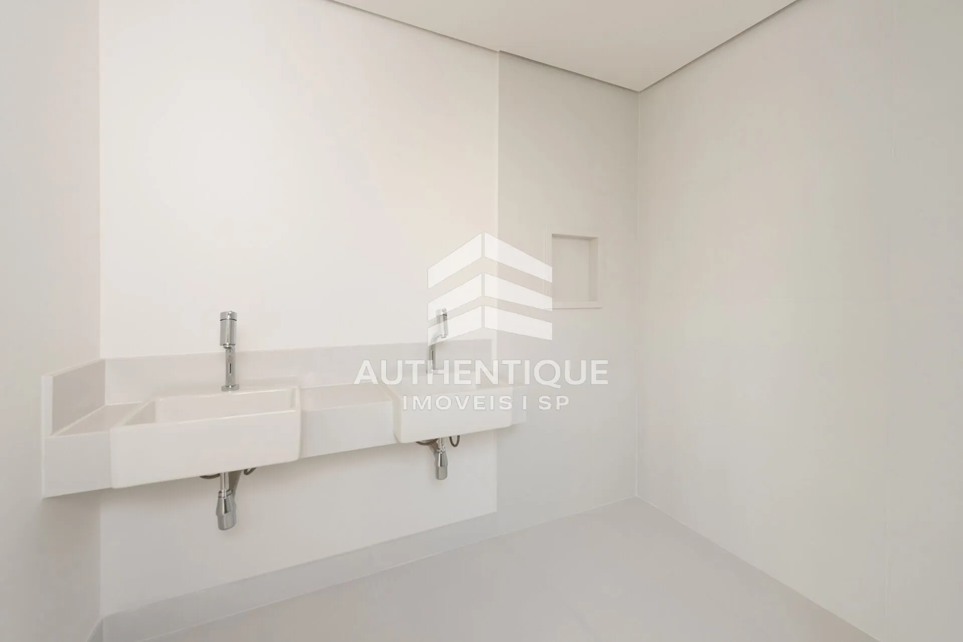 Imagem 1300 Jurupis Moema - Apartamento à venda em São Paulo/SP