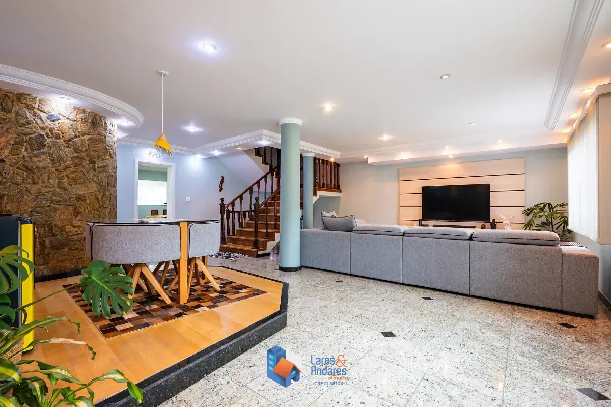 Foto do imóvel Sobrado para venda em Vila Esperança com 4 quartos, sendo 1 suíte, 328m² em Rua Cecília