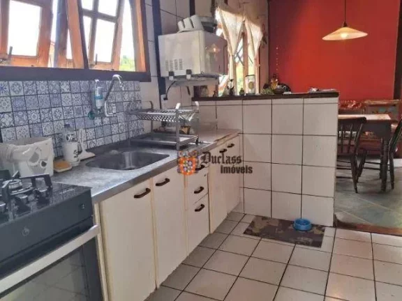 Imagem Casa com 6 dormitórios à venda, 224 m² por R$ 1.100.000,00 - Alpes da Cantareira - Mairiporã/SP