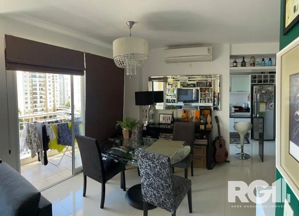 Imagem Apartamento à venda com 2 dormitórios transformado em 1 (facilmente reversível), suíte, com 69,04m², 2 vagas de garagem.