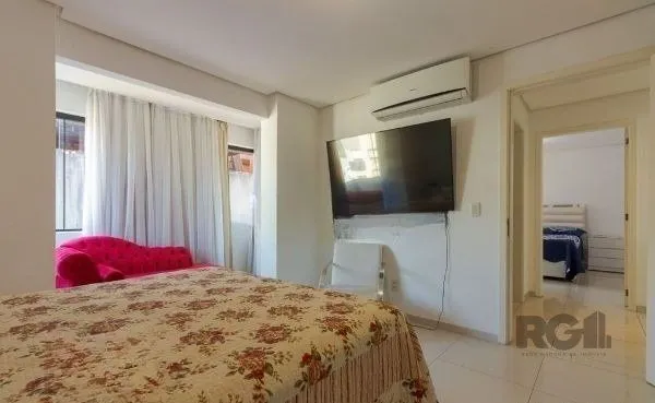 Imagem Cobertura no bairro Petrópolis de 2 dormitórios 2 vagas e piscina