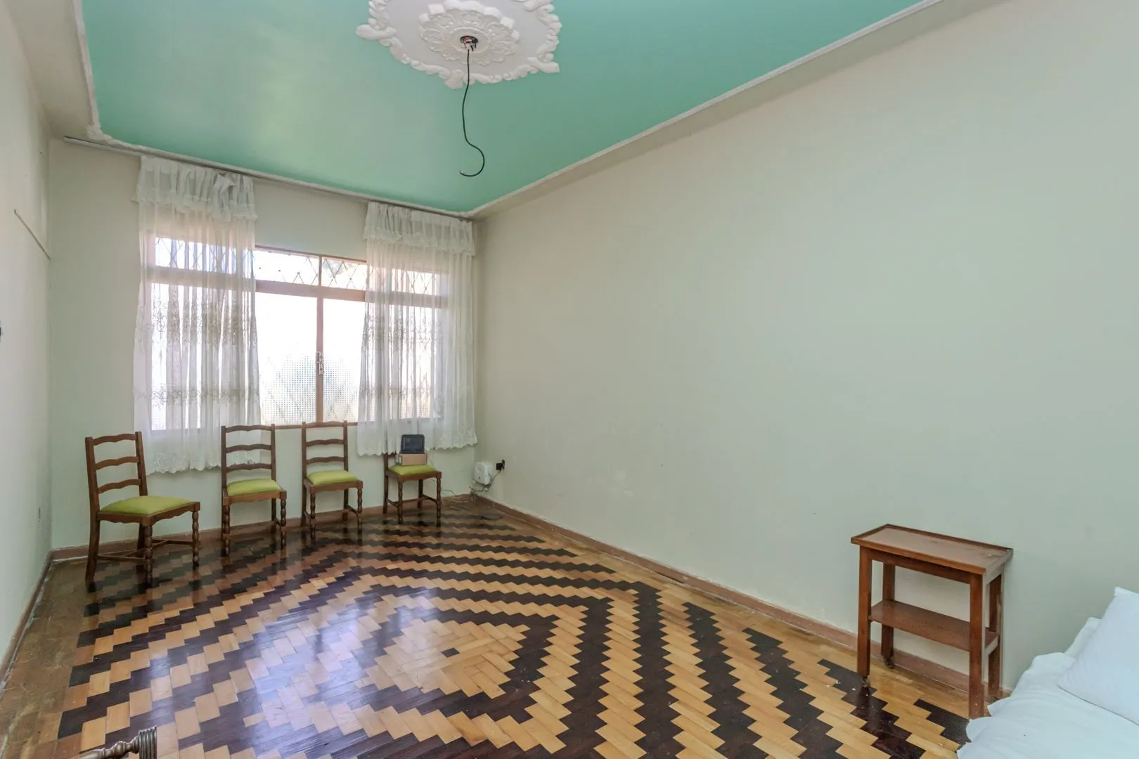 Imagem Casa sobrado no Partenon com 5 dormitórios e 4 vagas