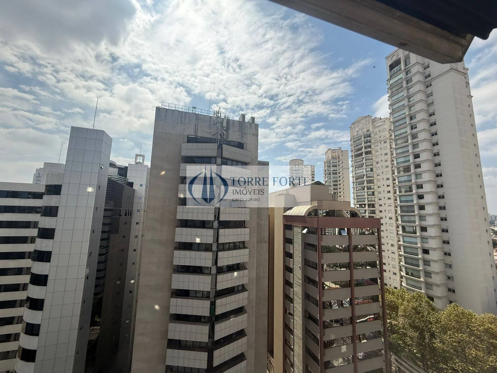 Foto do imóvel Ótima sala comercial com 42 m², 1 banheiro, 1 vaga de garagem, no Brooklin em Rua André Ampére