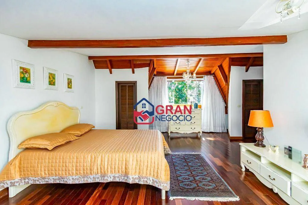 Imagem Casa em condomínio à venda, 4 suítes e 7 vagas
