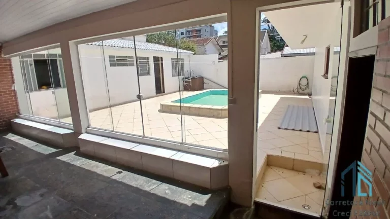 Imagem Casa térrea 04 quartos, edícula, ático, quintal, piscina, no Boa Vista em Curitiba PR