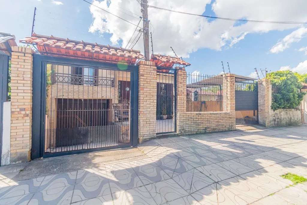 Imagem Casa 4 dormitórios à venda no Bairro Nonoai - Porto Alegre