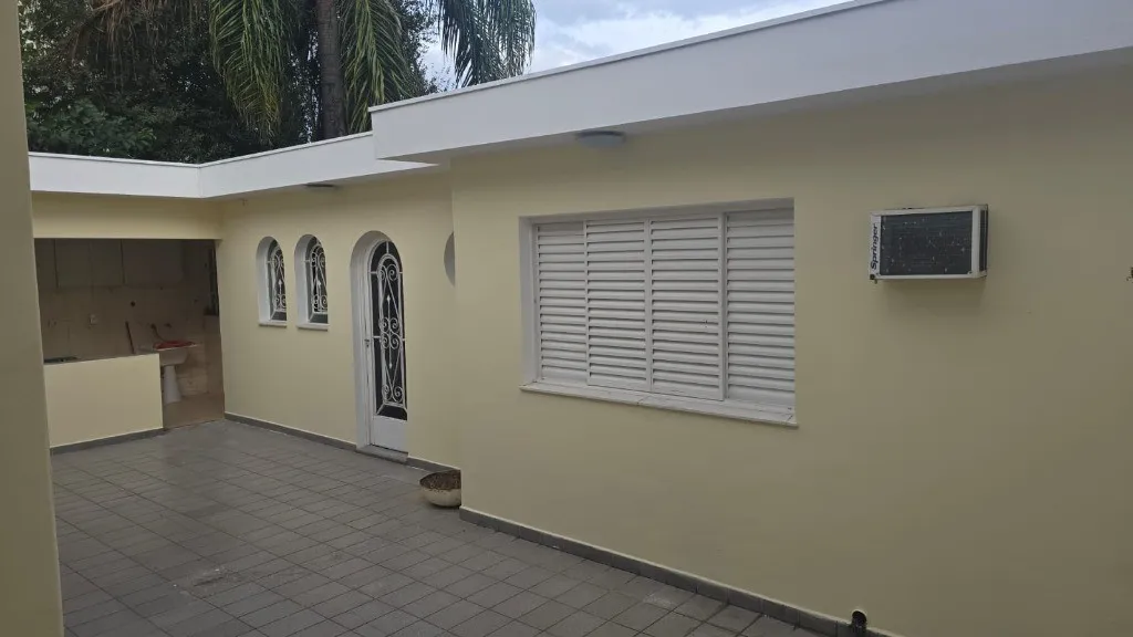 Imagem Imperdível: Casa à venda em São Paulo-SP, Jardim Londrina - 3 quartos, 1 suíte, 3 banheiros, 2 vagas de garagem - 181m².