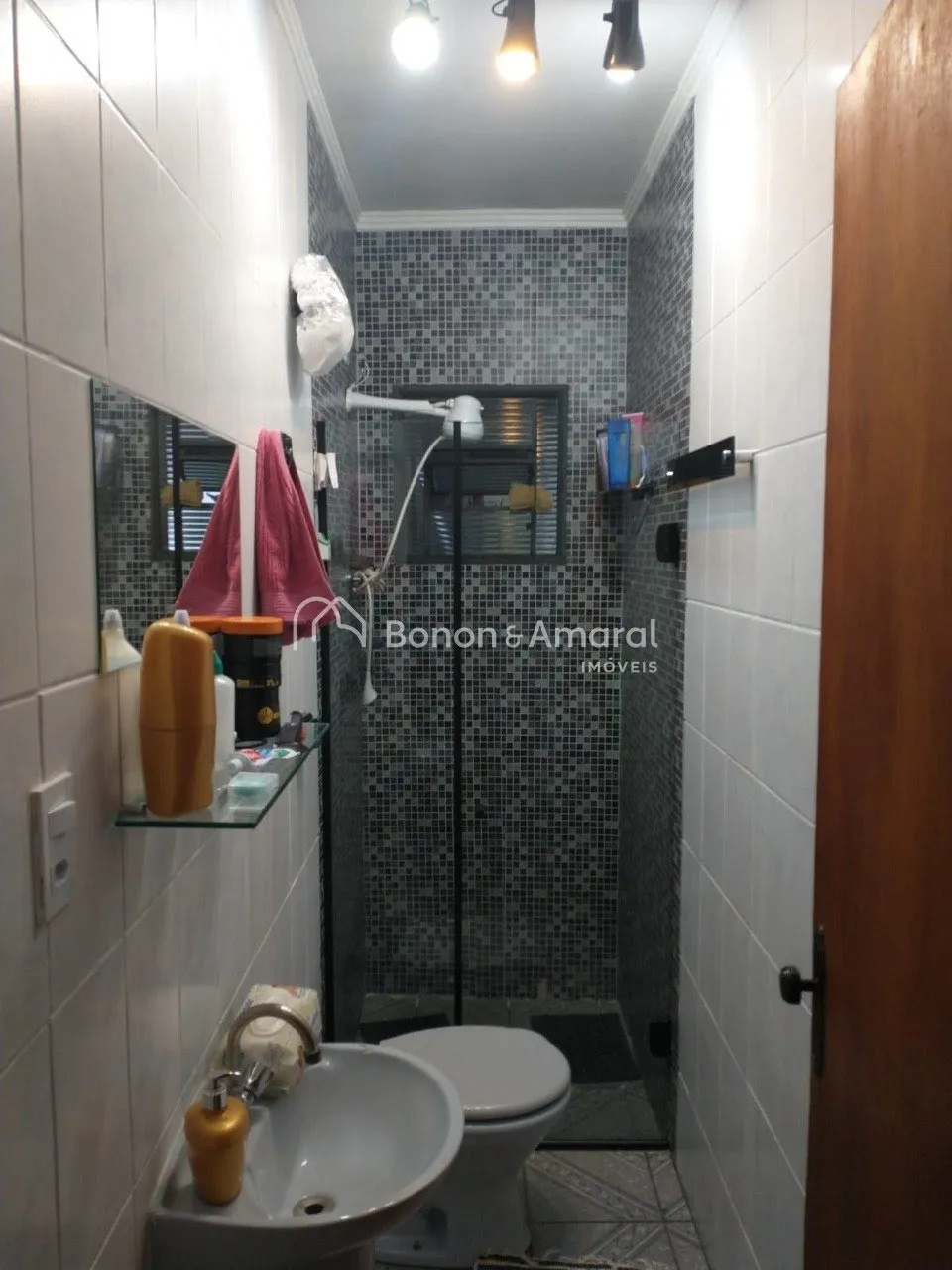 Imagem Vende-se casa de 3 dormitórios no Jd. São Fernando