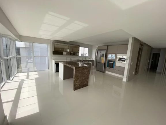 Imagem Ótimo apartamento frente mar semimobiliado em Balneário Camboriú.