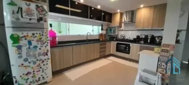 Imagem Sobrado com edícula, 05 quartos sendo duas suítes à venda no Atuba, divisa com Tingui, próximo ao Bacacheri em Curitiba PR