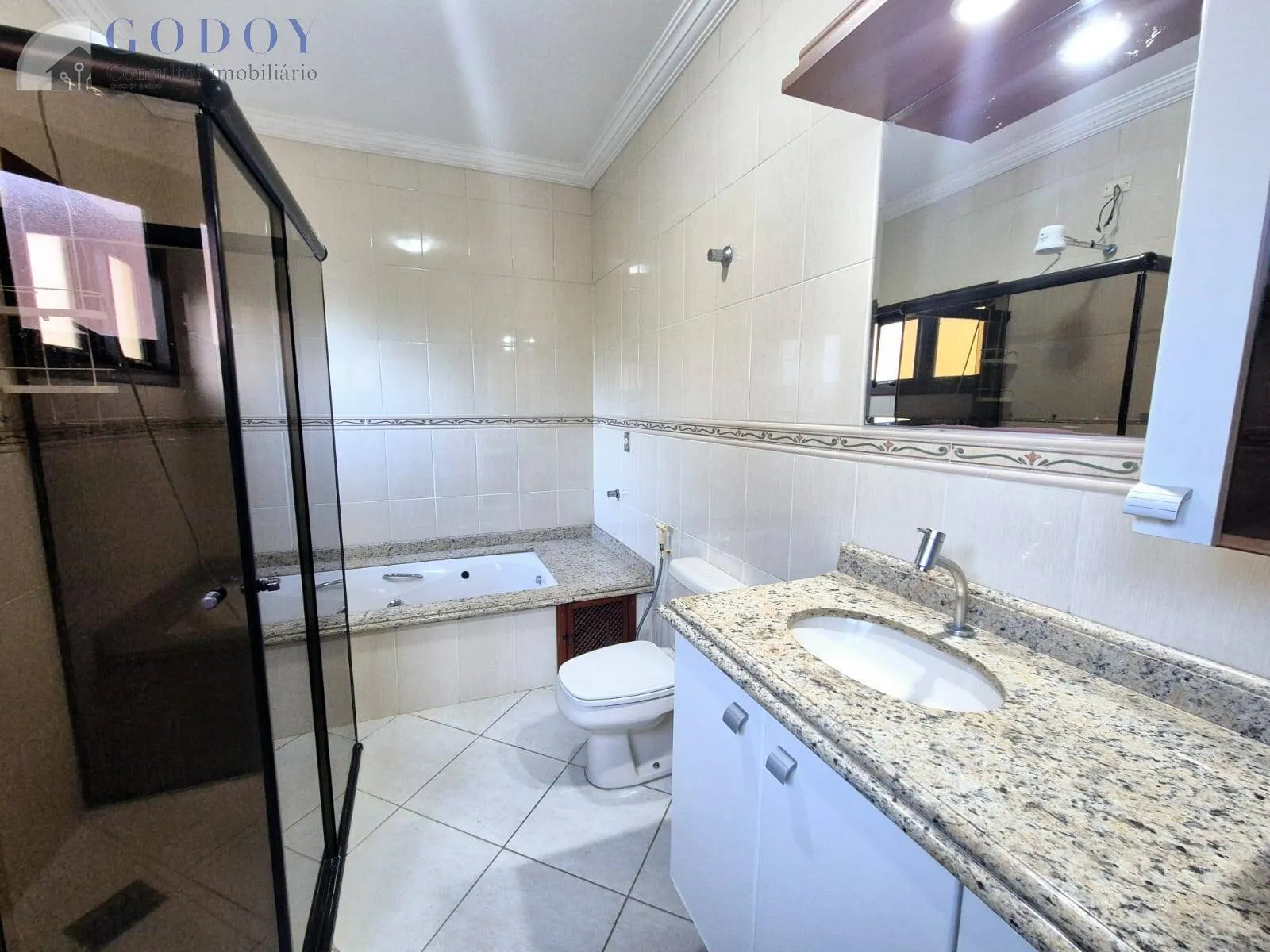 Imagem Seu Novo Lar no Colonial Village - Piscina e Quintal Amplo