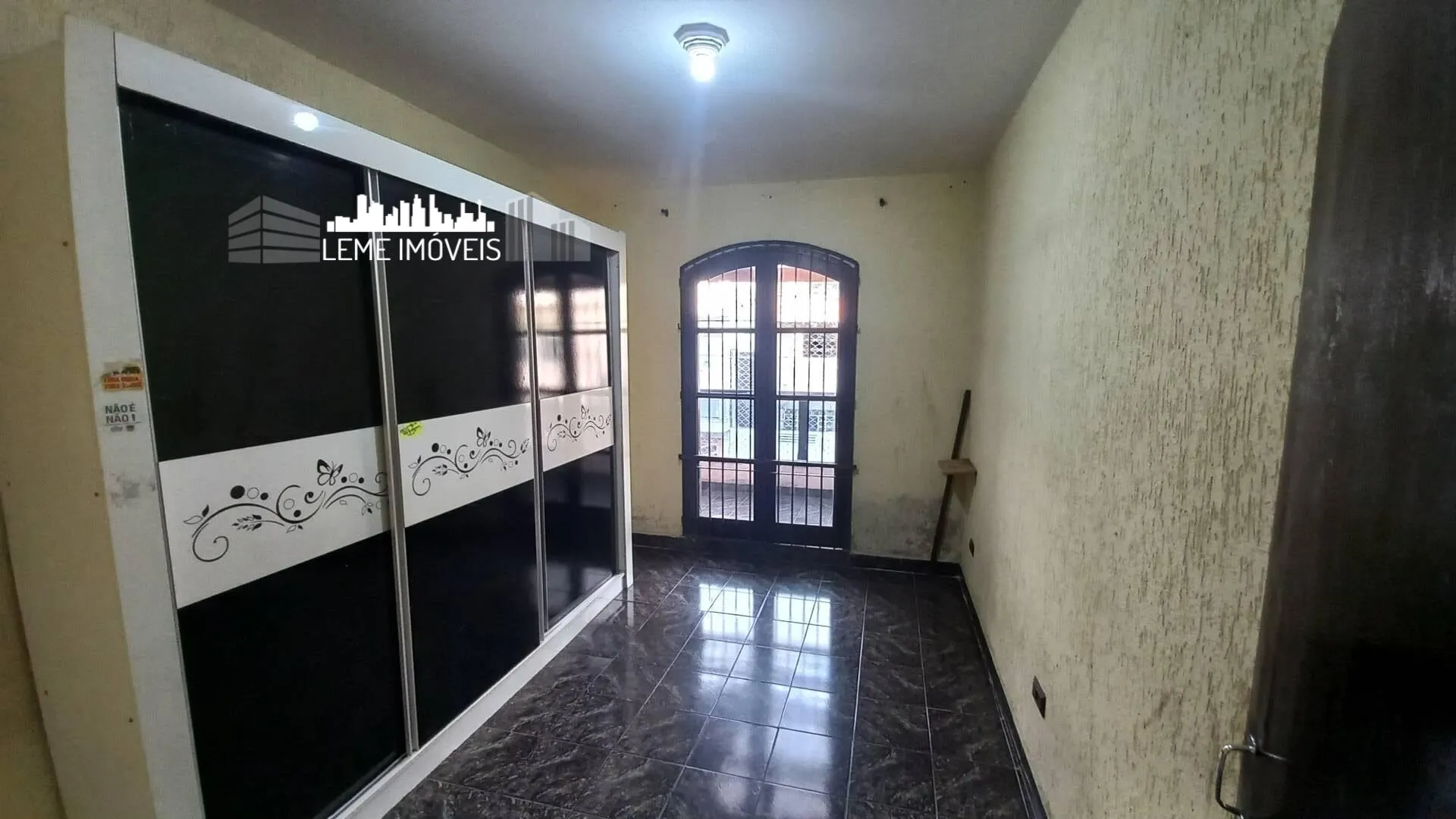 Imagem SOBRADO AMPLO ACEITA FINANCIAMENTO HABITACIONAL E UTILIZAÇÃO DO FGTS.