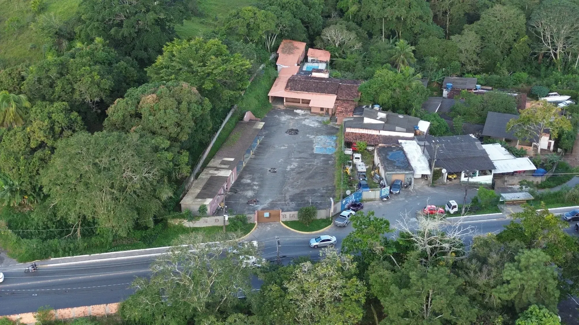 Imagem Terreno à Venda, 2100 metros em Centro - Simões Filho