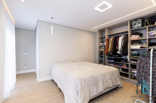 Imagem Casa em Condomínio, 03 quartos c/suíte, Ático c/área Gourmet, no Santa Cândida em Curitiba PR
