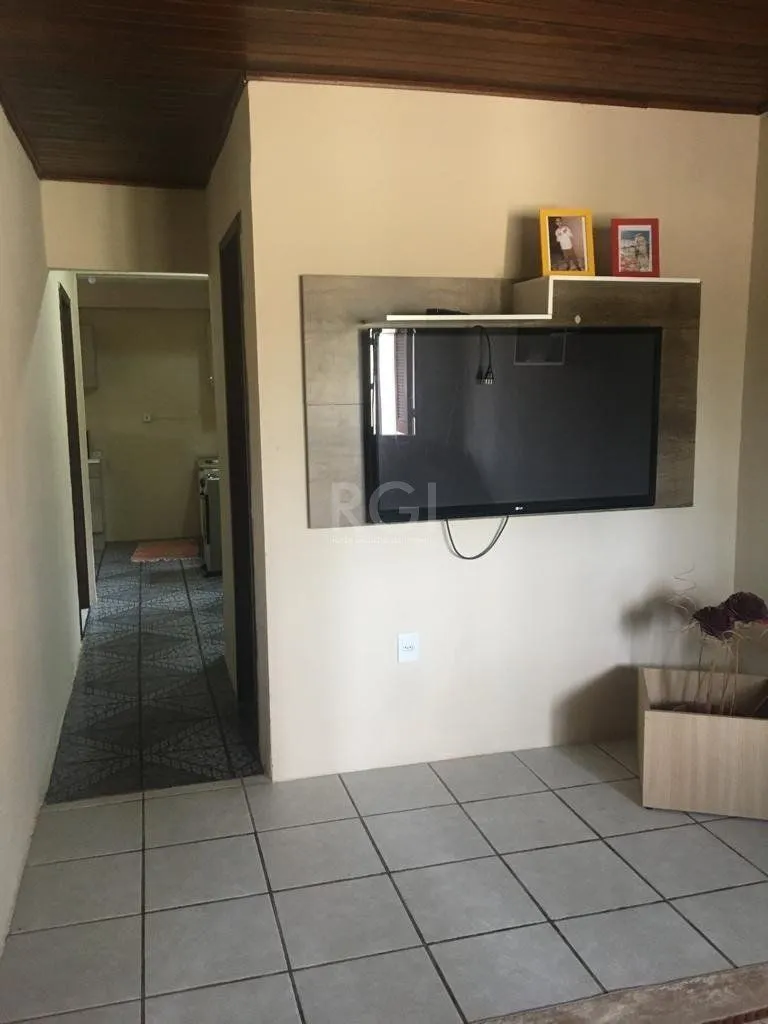 Imagem Sobrado para Venda - 92m², 3 dormitórios, 2 vagas - Restinga Nova