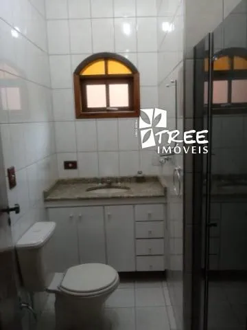 Imagem VENDA DE SOBRADO NO JORDANÓPOLIS, EM ARUJÁ/SP 318m², com 6 quartos, 2 suítes, 2 salas, cozinha c/planejados, despensa, edícula, 2 vagas. CONSULTE-NOS.