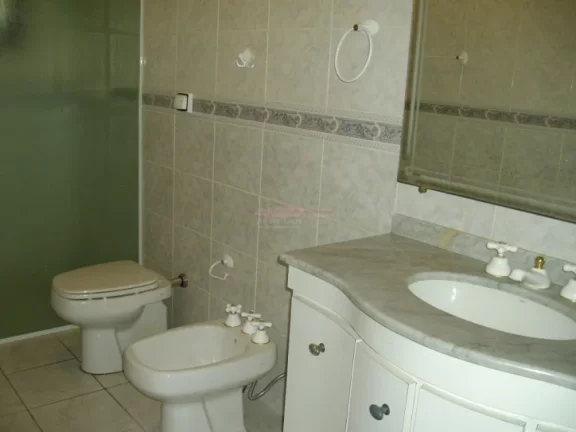 Imagem Chácara com terreno de 2.500m2 e com área construída de 540m2, com duas casas (sede e hóspedes),...